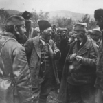 Il leader četnico Draža Mihailovićic conferisce con i propri uomini