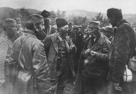 Il leader četnico Draža Mihailovićic conferisce con i propri uomini