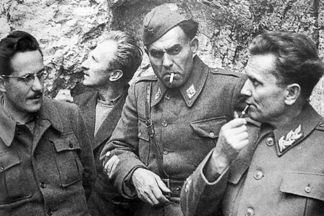 Edvard Kardelj, a sinistra, e Jozip Broz Tito, a destra
