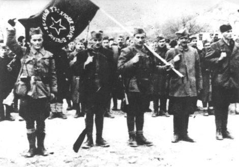 Il 3° Battaglione della 1° Brigata Proletaria riceve la bandiera a Foča il 5 marzo 1942